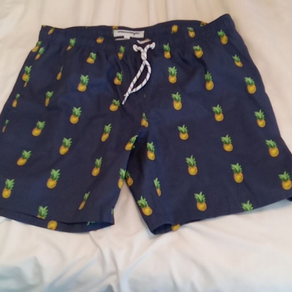 Maamgic Men's Pineapple Swim Trunks. LARGE .Mesh Lined Quick Dry Bathing Suit